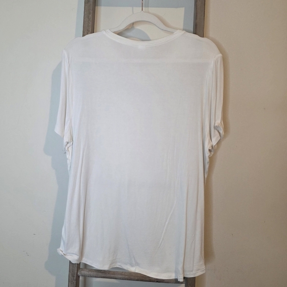 ⭐️40% Off⭐️ Old Navy Luxe Crew T-shirt In Calla Lily White - Picture 2 of 4